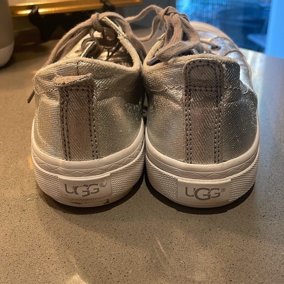 UGG Aries Sneaker size 8.5 Silver Gray Laces - Picture 5 of 7